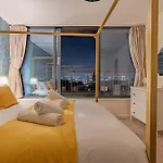 The Royale Penthouse - Skyline View - Balcony