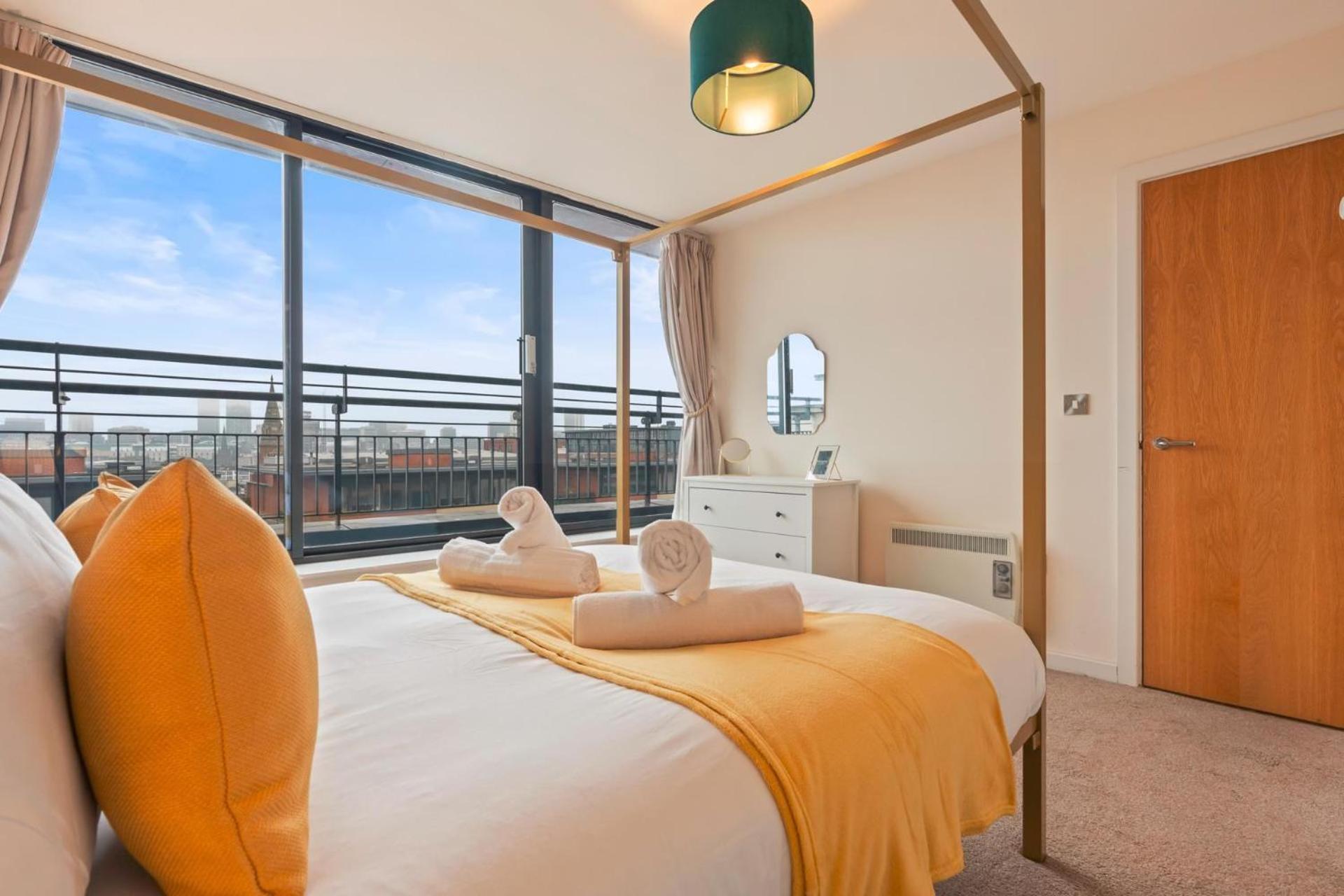 The Royale Penthouse - Skyline View - Balcony Apartment *