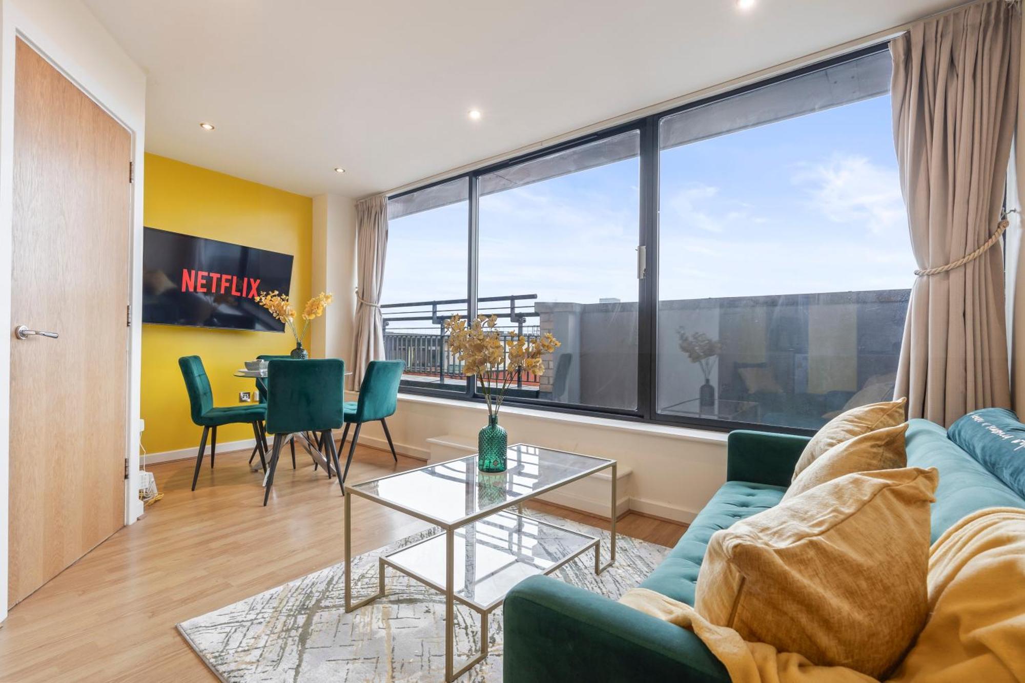 The Royale Penthouse - Skyline View - Balcony Apartment Birmingham