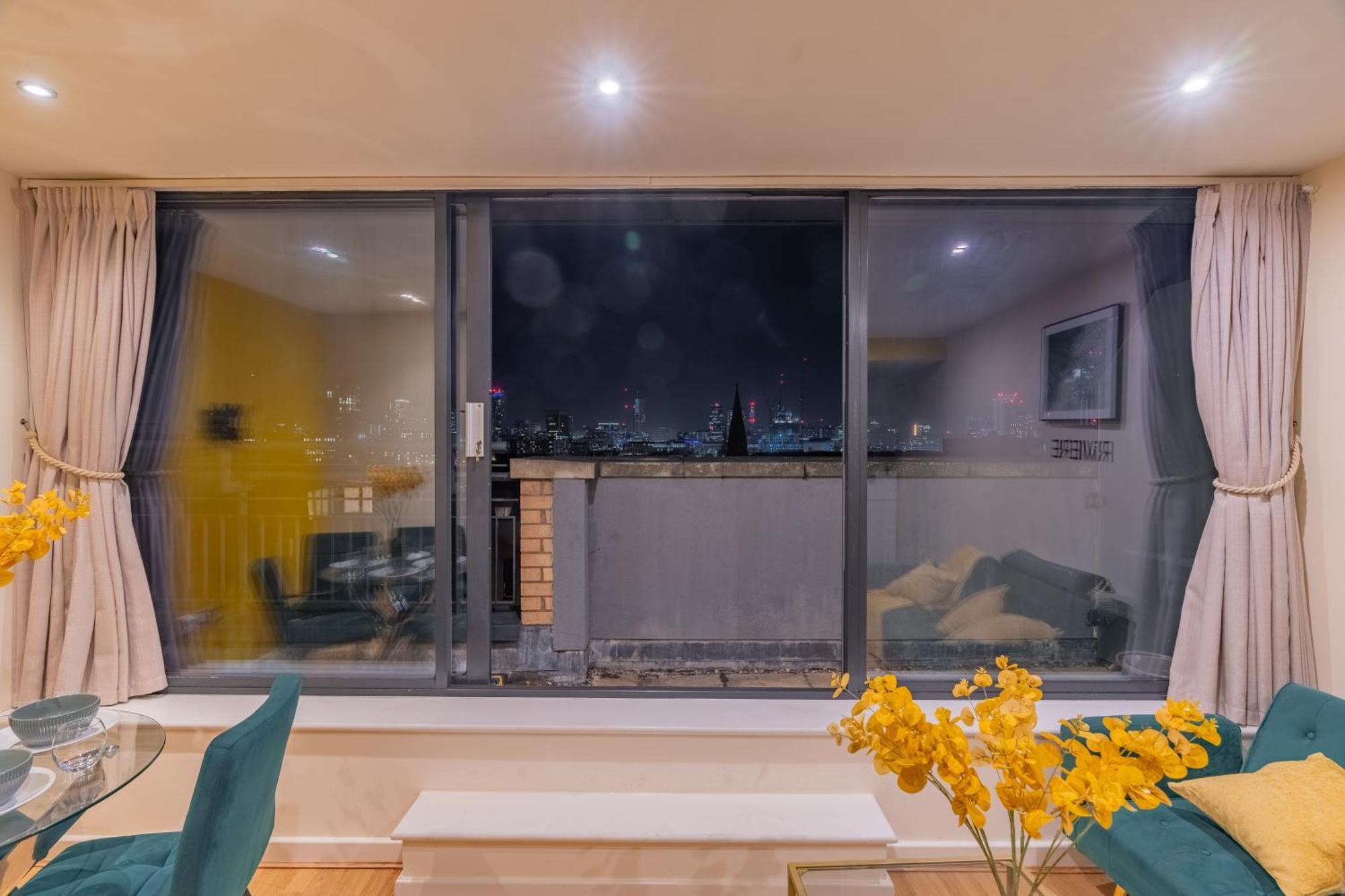 The Royale Penthouse - Skyline View - Balcony